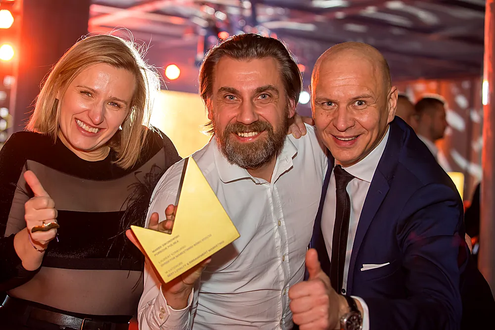 Thumbs up with the statuette