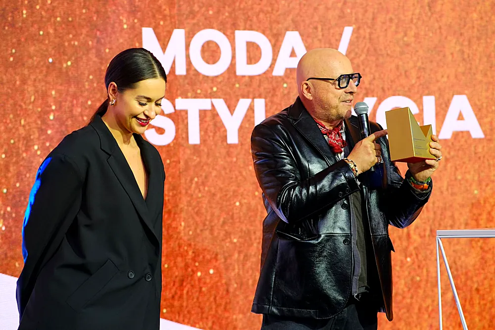Laughter as the statuette is presented
